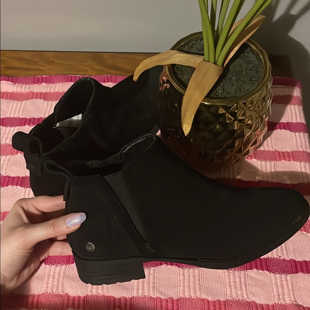UGG McClaire leather ankle bootie